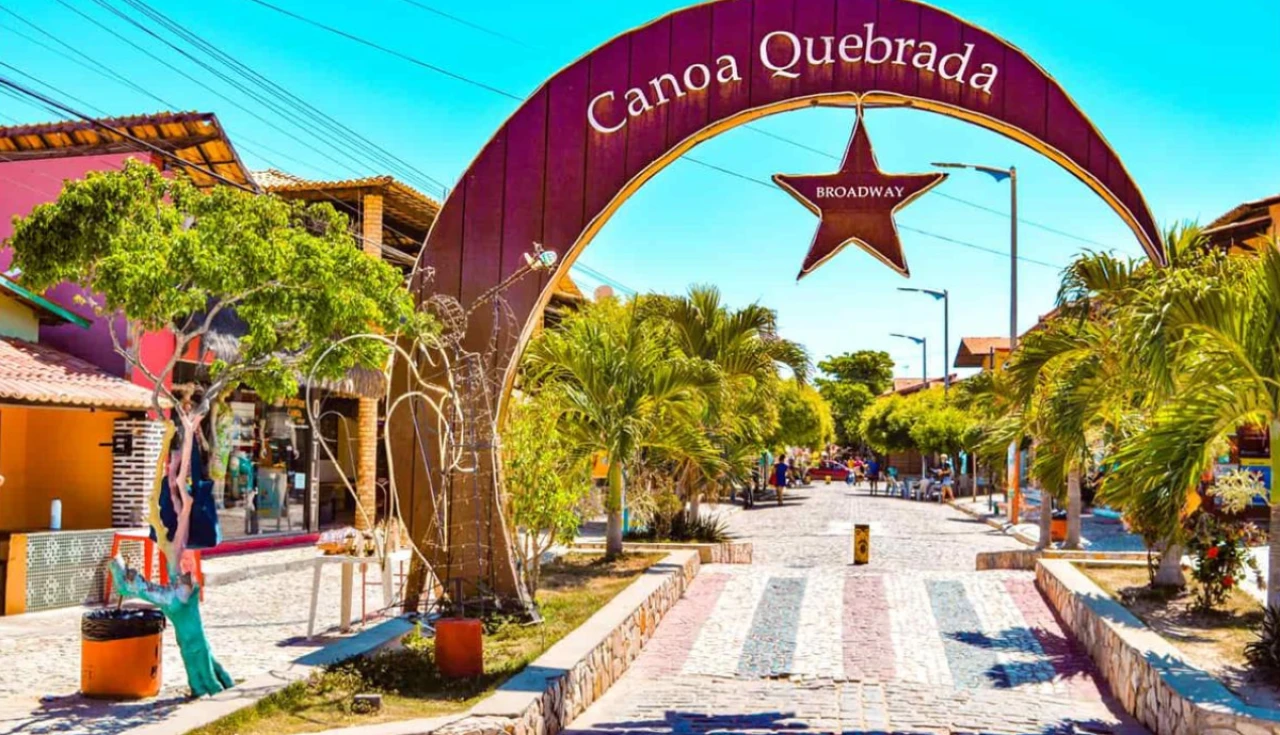 a-lua-e-a-estrela-tornaram-se-s--mbolos-culturais-desta-praia